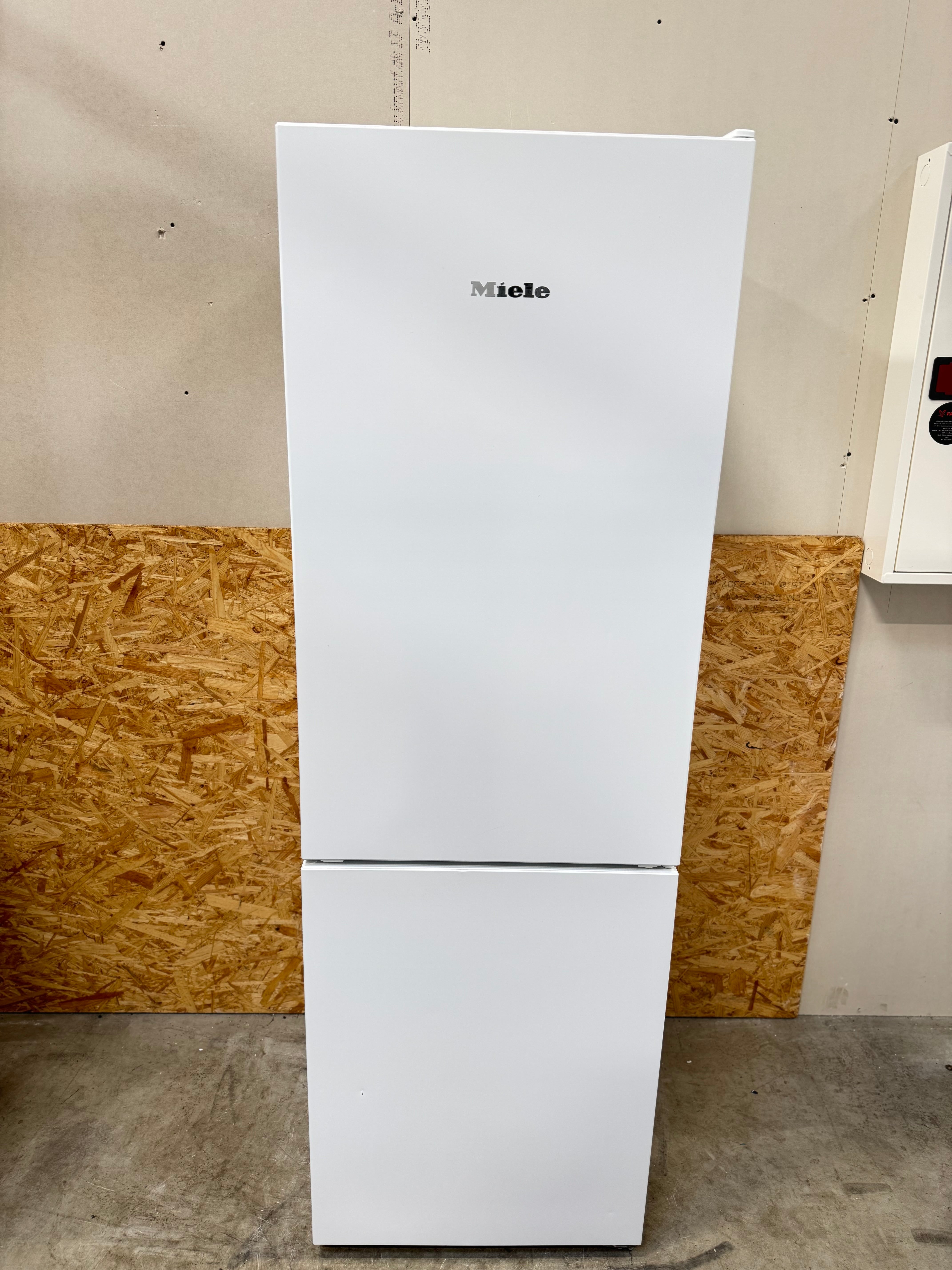 Miele køle/fryseskab KD28032WS - D12825